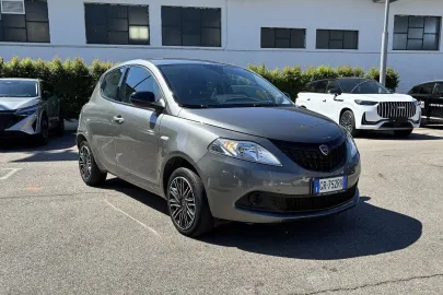 Car image 2