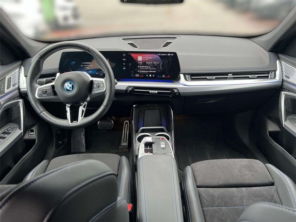 BMW iX1 eDrive20 150 kW image number 10