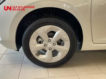 Car image 15