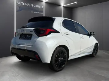 Car image 3