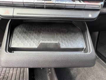 Car image 32