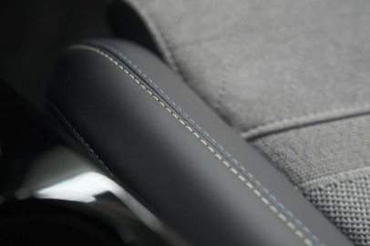 Car image 33