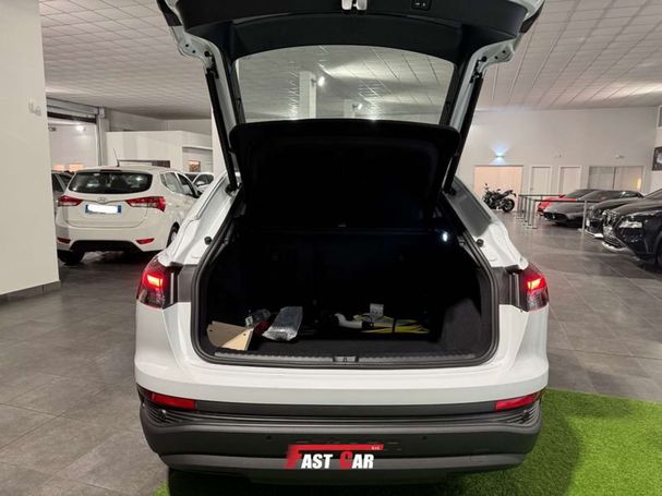 Audi Q4 45 e-tron Business 210 kW image number 21