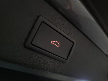 Car image 40
