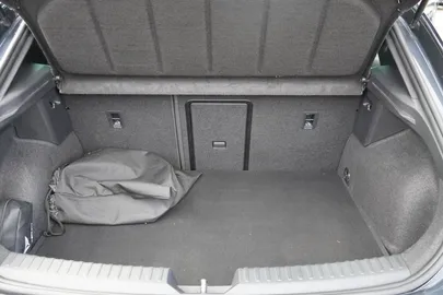 Car image 32