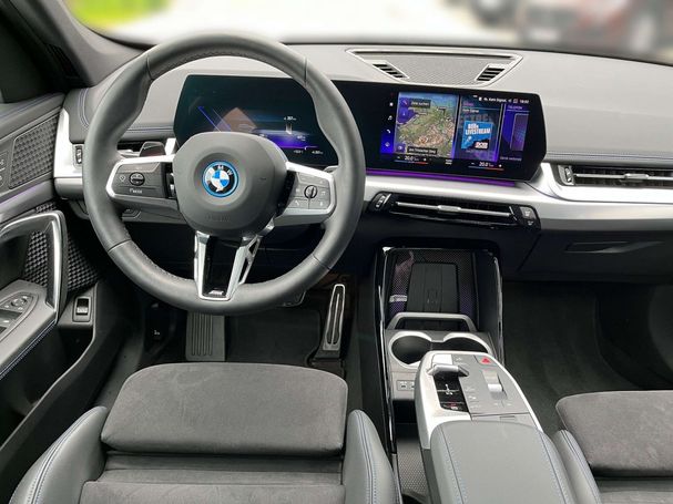 BMW iX1 xDrive30 230 kW image number 6