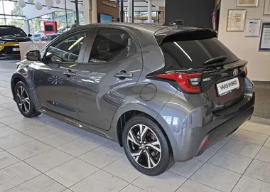 Car image 3