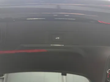 Car image 32