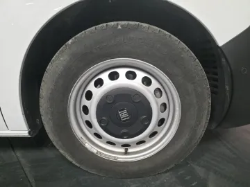 Car image 46
