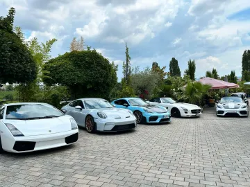 Car image 23