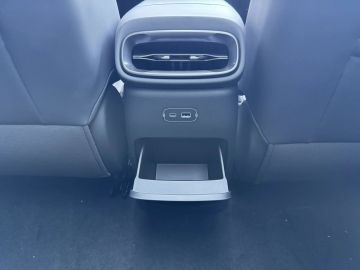 Car image 32