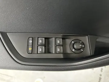 Car image 29