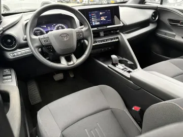 Car image 15