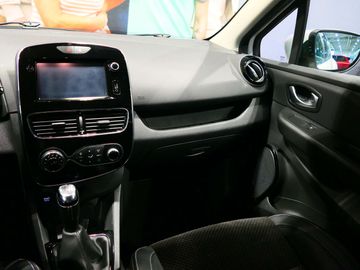 Car image 17