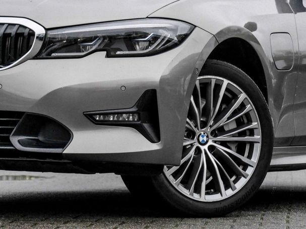 BMW 330e Touring Sport Line xDrive 215 kW image number 6