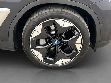 Car image 38