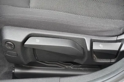 Car image 39
