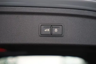 Car image 38