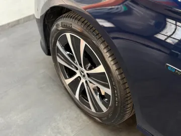 Car image 32