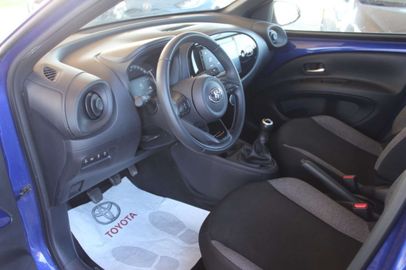 Car image 12