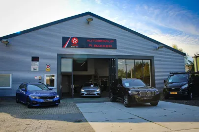 Car image 30
