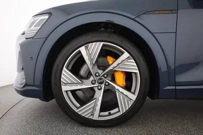 Car image 36