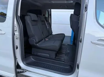 Car image 29