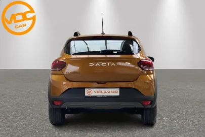 Car image 4