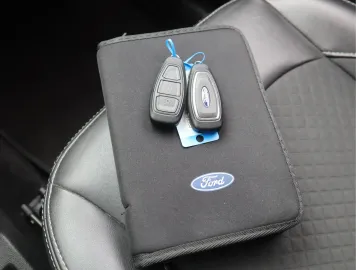 Car image 38
