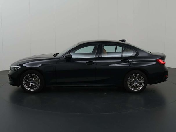 BMW 330 e M 215 kW image number 5