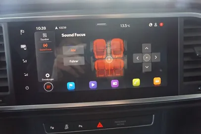 Car image 25
