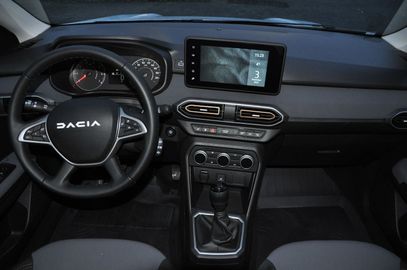 Car image 13