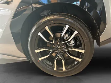 Car image 17