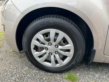 Car image 23