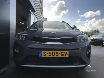 Car image 2