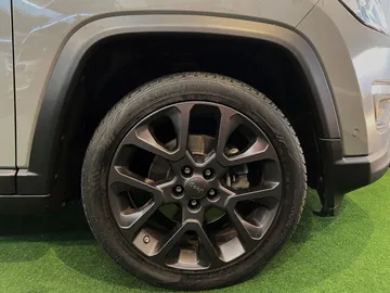 Car image 33