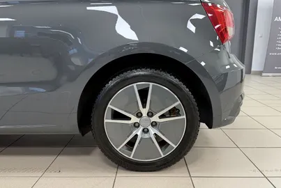 Car image 28