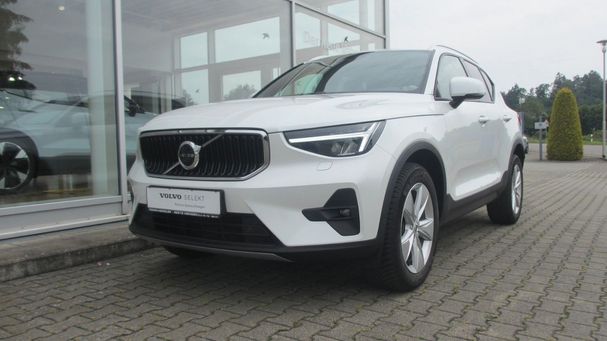 Volvo XC40 B3 Core 120 kW image number 2