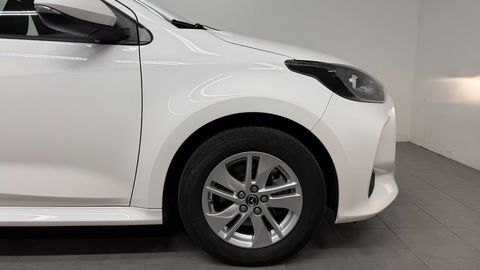 Car image 15