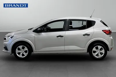 Car image 3