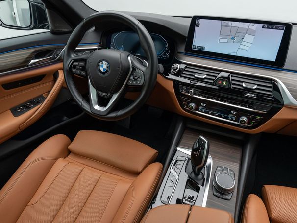 BMW 530 Touring 215 kW image number 26