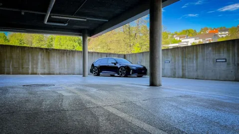 Car image 24