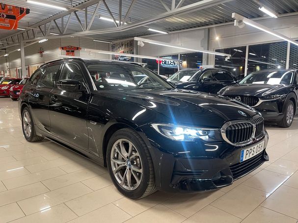 BMW 330e Touring Sport Line 216 kW image number 2