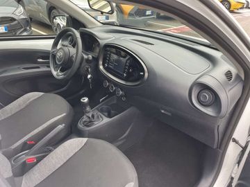 Car image 11