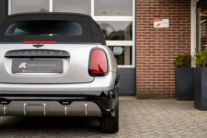 Car image 32