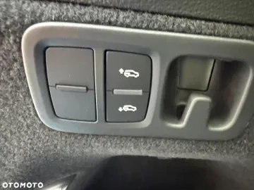 Car image 40
