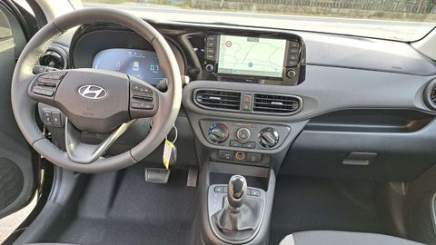 Car image 10