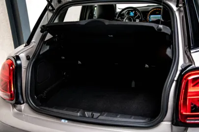 Car image 28
