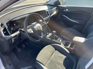 Car image 14