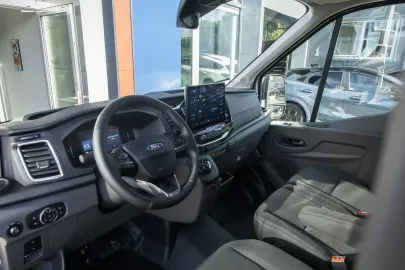 Car image 40